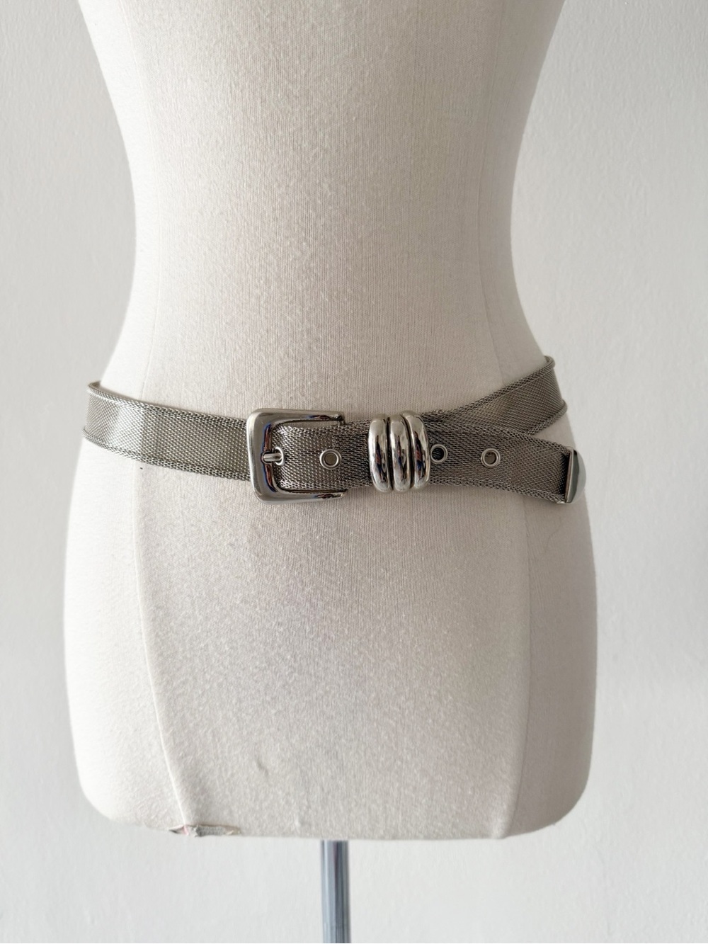 Vintage Donna Katz Silver-Toned Mesh Belt Size Medium (M)